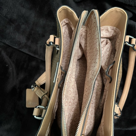 GUESS Purse - Picture 3 of 6